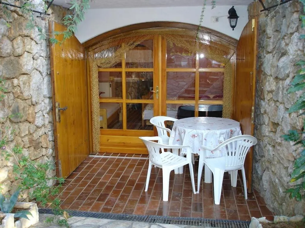 Apartment Beachfront Studio 4526-3 Punat