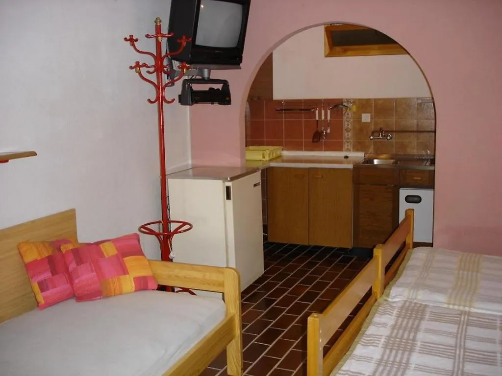 Apartment Beachfront Studio 4526-3 Punat